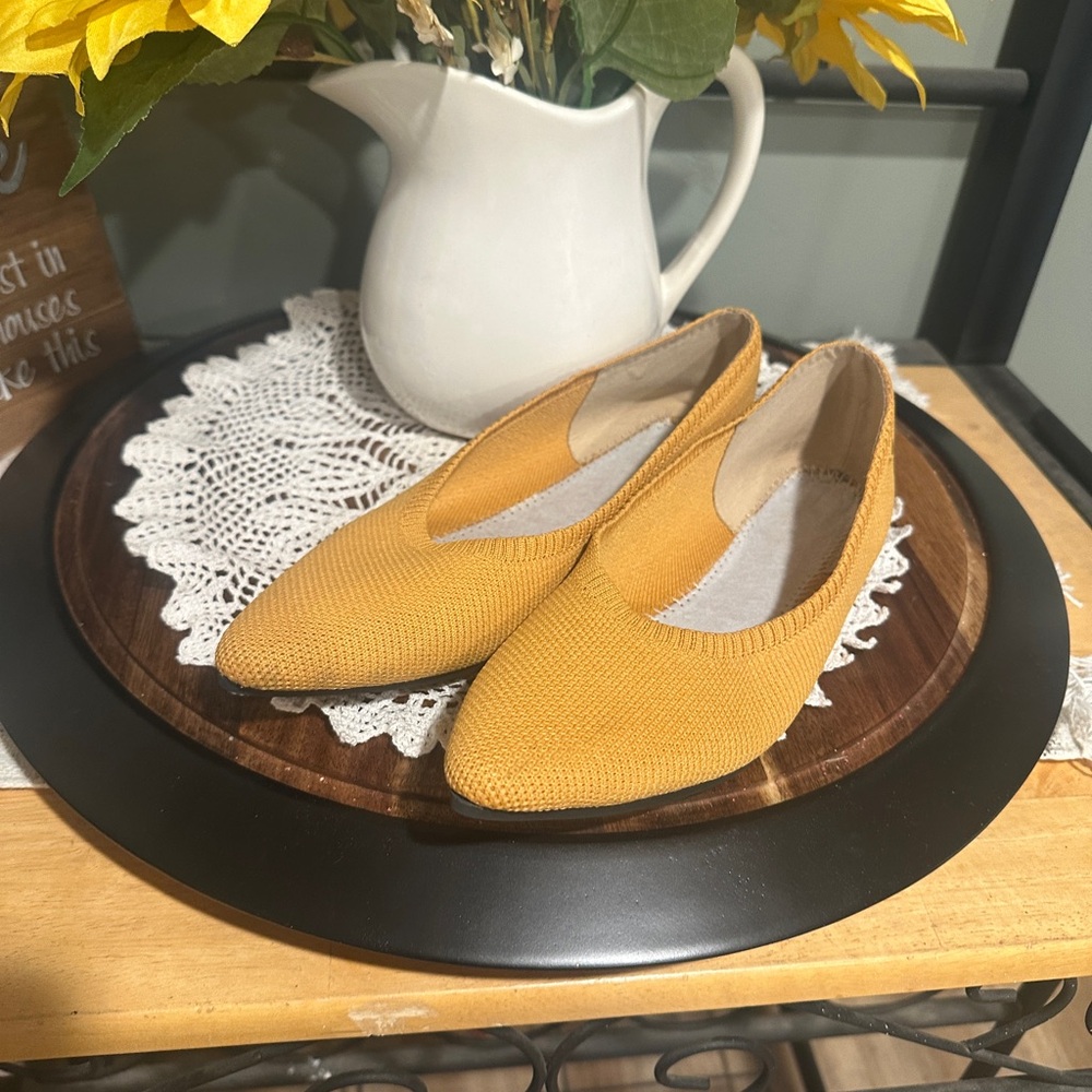 Vivaia Women's Yellow Flats